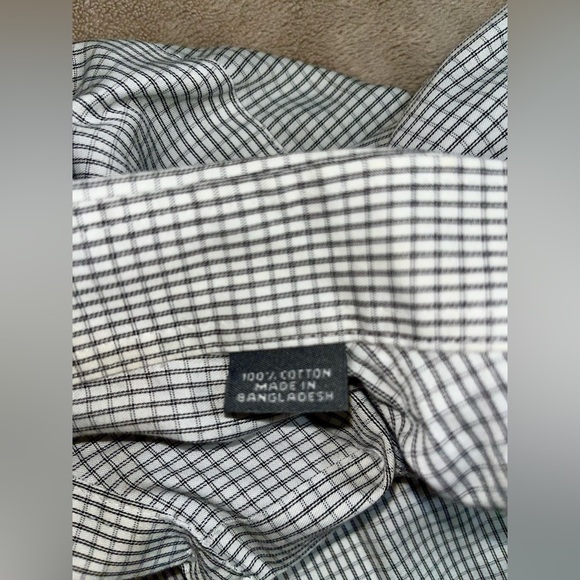 Kenneth Cole Reaction Long Sleeve Button Down Regular fit no iron shirt. - Picture 2 of 4